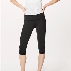 Lululemon Wunder Under Hi-Rise 1/2 tights, sz 6